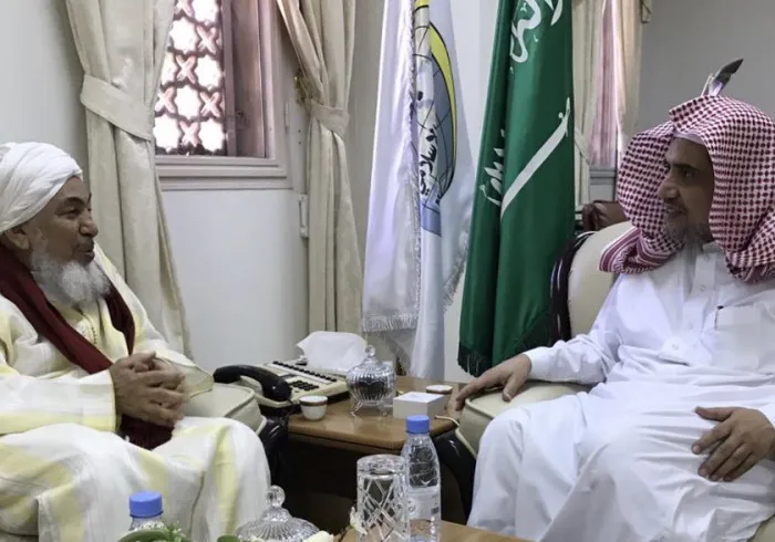   معالي أمين رابطة العالم الإسلامي يستقبل معالي الشيخ عبد الله بن بيَّه في مكتبه بمكة المكرمة