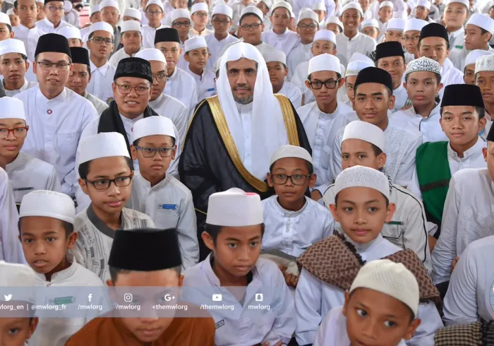 HE MWL SG meets during his current visit to Indonesia the students of Holy Quraan Memorization Schools.