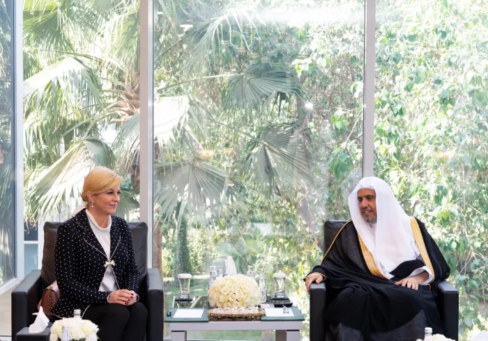 جناب دبیر کل، و رئیس انجمن علمای مسلمان، آقای دکتر شیخ محمد العیسی  در مقر سازمان همبستگی در ریاض، از رئیس جمهور سابق جمهوری کرواسی، سرکار خانم کولیندا گرابار کیتاروویچ استقبال نمود،