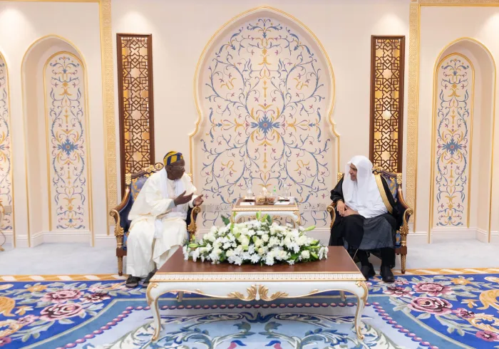 رئيس هيئة علماء المسلمين يلتقي في مقر الأمانة العامة بسماحة رئيس الاتحاد الإسلامي الإفريقي