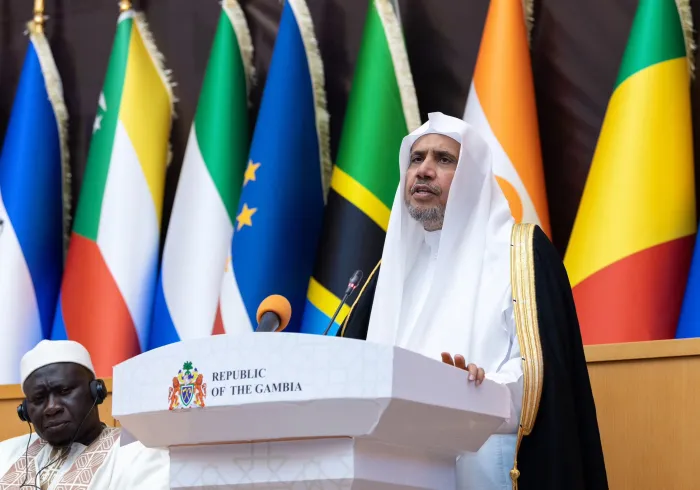 معالي الأمين العام الشيخ د.محمد العيسى يفتتح في العاصمة بانغول "المؤتمر التاريخي لعلماء المسلمين بأفريقيا"