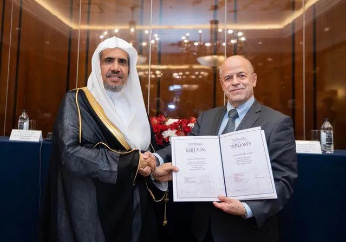 Mohammad Alissa encourage la coopération interculturelle sur tous les fronts. En 2019, l'Académie des sciences russe lui a décerné un doctorat honorifique pour son succès à renforcer la compréhension entre le monde islamique et la Russie.