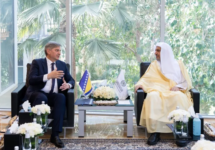 جناب دبیر کل، و رئیس انجمن علمای مسلمان، آقای شیخ دکتر محمد العیسی در پایگاه فرعی سازمان همبستگی در ریاض، با جناب آقای دکتر دنیس زویزدیچ، رئیس مجلس نمایندگان جمهوری بوسنی و هرزگوین و هیئت همراهش دیدار نمود.