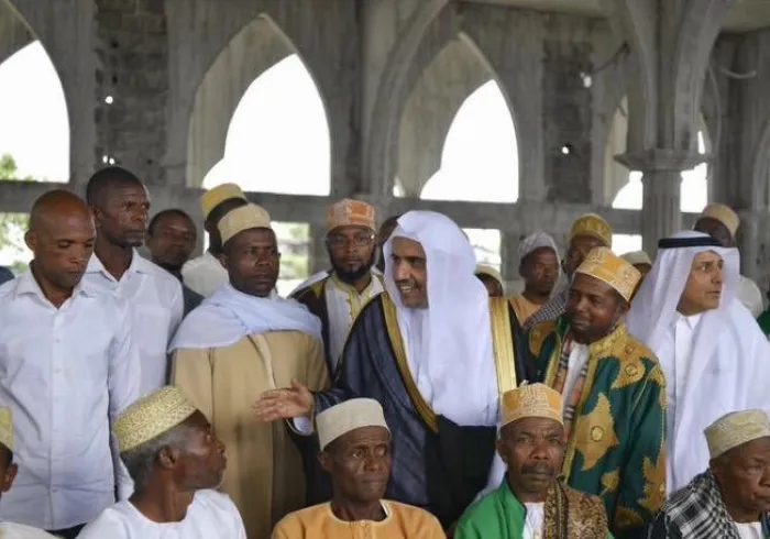 Dans le cadre de sa mission umanitaire , la LIM fournit une aide sanitaire essentielle en soutien aux #Comores. https://t.co/x38UWgNc6X
