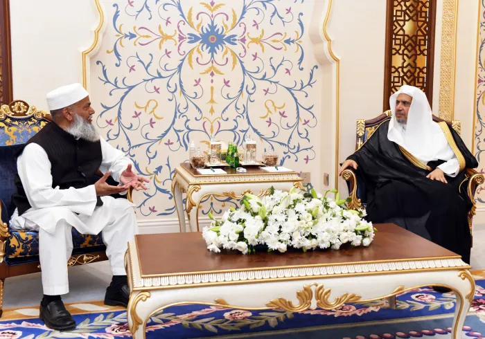 جناب دبيركل و رئيس انجمن علمای مسلمان، آقای شيخ دكتر محمد العیسی در پایگاه سازمان همبستگی در مکه مکرمه با مفتی بزرگوار نیوزلند، جناب آقای شیخ محمد عامر فیض الرحمن ديدار کرد.