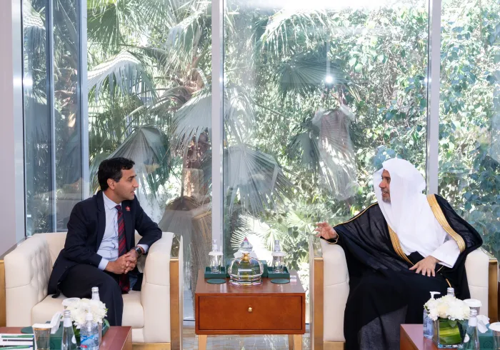 جناب دبیر کل، و رئیس انجمن علمای مسلمان، آقای دکتر شیخ محمد العیسی  در دفتر خود در ریاض با جناب آقای رحمان چیشتی نماینده پارلمان بریتانیا دیدار نمود.
