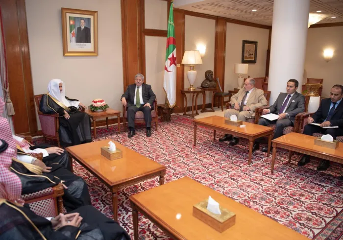 Le Premier Ministre d’Algérie, recevant à Alger le SG de la LigueIs lamique Mondiale