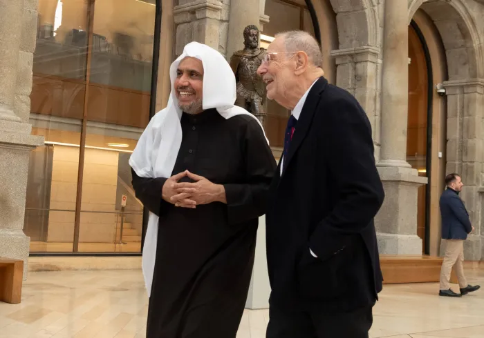 صاحب الفضيلة والمعالي الشيخ الدكتور محمد بن عبدالكريم العيسى عند لقائه بمعالي السيد خافيير سولانا، الأمين العام لحلف الناتو