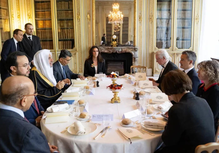 صاحب الفضيلة والمعالي الشيخ الدكتور محمد بن عبدالكريم العيسى يلتقي وزير العدل وحافظ الأختام الفرنسي، السيد جيرالد ديرماران