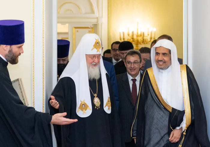 قداسة بطريرك الكنيسة الأرثوذكسية في عموم روسيا وتوابعها السيد كيريل الأول مرحباً بصاحب الفضيلة والمعالي الشيخ الدكتور محمد بن عبد الكريم العيسى في مقر الكنيسة بموسكو