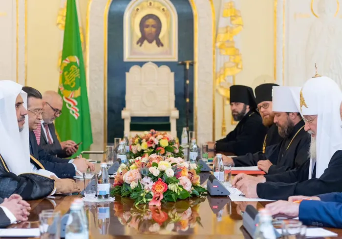من أعمال القمة التاريخية التي جمعت صاحب الفضيلة والمعالي الشيخ الدكتور محمد بن عبد الكريم العيسى والبطريرك الأرثوذكسي كيريل الأول بطريرك موسكو وسائر روسيا، في مقر الكنيسة الأرثوذكسية بموسكو