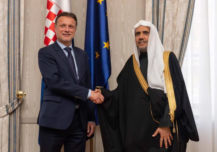 معالي رئيس البرلمان الكرواتي السيد جوردان جاندروكوفيتش، مستقبلاً صاحب المعالي والفضيلة الشيخ الدكتور محمد بن عبد الكريم العيسى في مقر البرلمان بالعاصمة زغرب