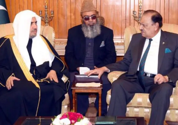 فخامة الرئيس الباكستاني السيد ممنون حسن لدى استقبال صاحب الفضيلة والمعالي الشيخ الدكتور محمد بن عبد الكريم العيسى في القصر الرئاسي في العاصمة إسلام آباد