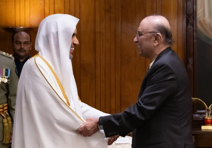 فخامةُ رئيس جمهورية باكستان الإسلامية، السيد آصف علي زرداري يحتفي بصاحب الفضيلة والمعالي الشيخ الدكتور محمد بن عبدالكريم العيسى في القصر الرئاسي بالعاصمة "إسلام آباد"
