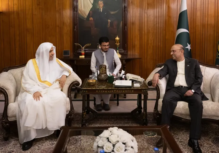 صاحب الفضيلة والمعالي الشيخ الدكتور محمد بن عبدالكريم العيسى أثناء اجتماعه بفخامة رئيس جمهورية باكستان الإسلامية، السيد آصف علي زرداري في القصر الرئاسي بالعاصمة "إسلام آباد"