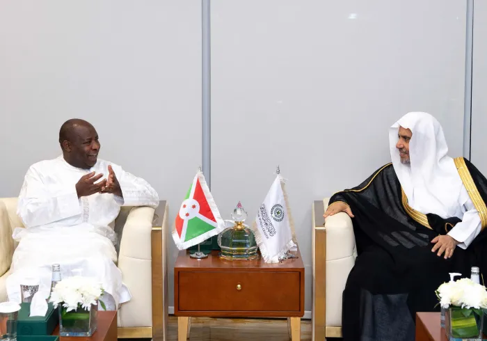 فخامة الرئيس البوروندي السيد ايفاريست ندايشيمي يزور صاحب الفضيلة معالي الشيخ محمد بن عبدالكريم العيسى في مكتبه بمدينة الرياض