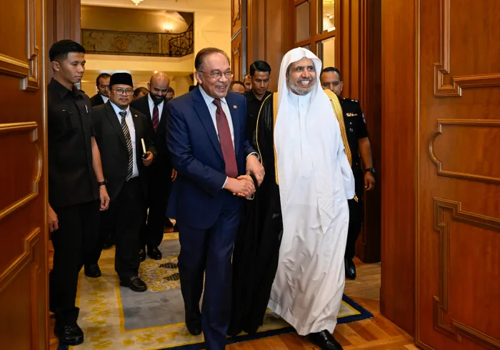 دولة رئيس وزراء ماليزيا، داتو سري أنور إبراهيم، يستقبل صاحب الفضيلة والمعالي، الشيخ الدكتور محمد بن عبدالكريم العيسى، في القصر الرئاسي بالعاصمة الماليزيّة "كوالالمبور"