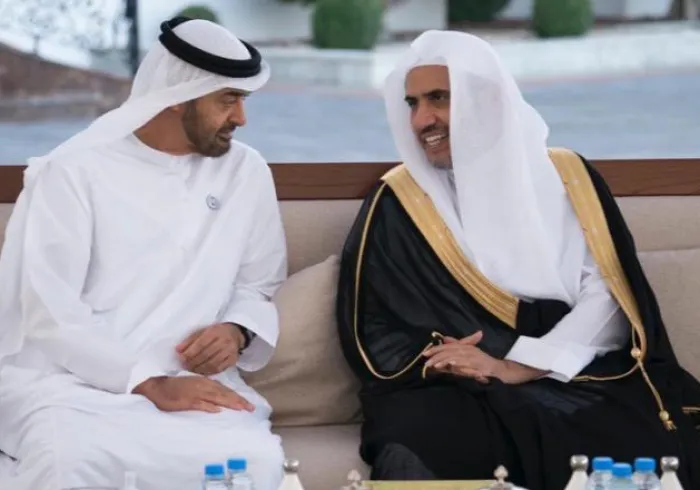 صاحب السمو الشيخ محمد بن زايد آل نهيان رئيس دولة الإمارات العربية المتحدة، خلال استقباله صاحب الفضيلة والمعالي الشيخ الدكتور محمد بن عبد الكريم العيسى