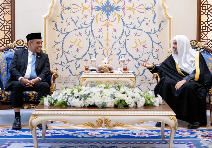 صاحب الفضيلة والمعالي الشيخ الدكتور محمد بن عبدالكريم العيسى يستقبل رئيس مجلس الشورى الشعبي، أمين الحزب الحاكم في جمهورية إندونيسيا، السيد أحمد مزاني، في مقر رابطة العالم الإسلامي في مكة المكرمة