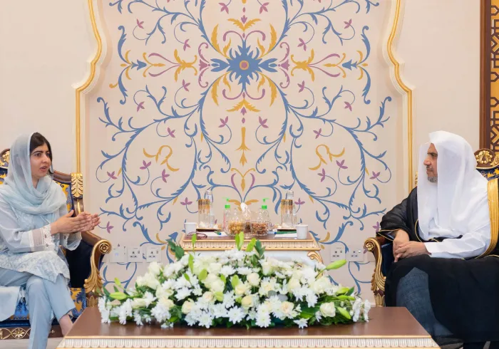 صاحب الفضيلة والمعالي الشيخ الدكتور محمد بن عبدالكريم العيسى يستقبل الناشطة العالمية في تعليم الفتيات، وأصغر حاملة لجائزة نوبل للسلام، السيدة ملالا يوسفزي