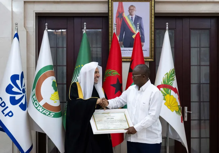 His Excellency Sheikh Dr. Mohammad bin Abdulkarim Al-Issa receives the document of the High Order of Honor (Colinas de Boé) from His Excellency the President of the Republic of Guinea-Bissau, Mr. Umaro Sissoco Embaló
