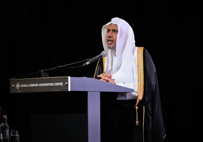 Sekretaris Jenderal Liga Muslim Dunia Membuka Konferensi "Iman dalam Perspektif Sains dan Bukti-Bukti Kontemporer" di Malaysia