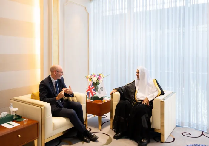 Riyadh, Yang Mulia Sekretaris Jenderal LMD,  Syekh Dr. Mohammed Al-Issa , menerima kunjungan Yang Mulia Duta Besar Britania Raya untuk Kerajaan Arab Saudi, Bapak Stephen Hitchen