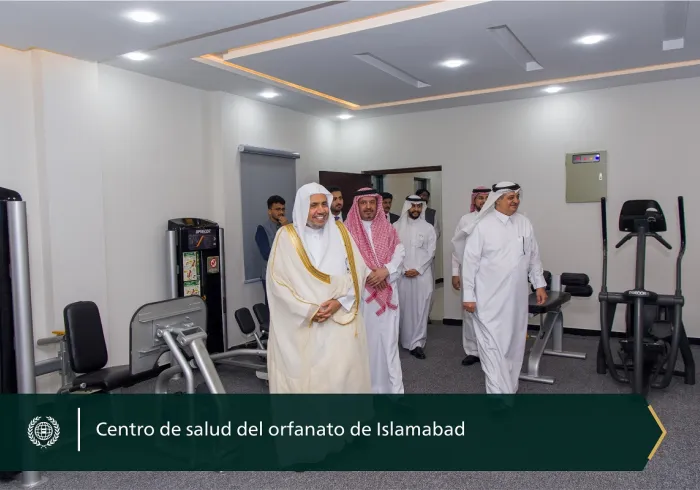 Foto de la celebración del Sheij Dr. Mohammed Al-Issa, SG de la LMI, en la festividad del Aid El Fitr en el orfanato Ali bin Abi Talib en Pakistán, que cuenta con cerca de 4600 huérfanos: