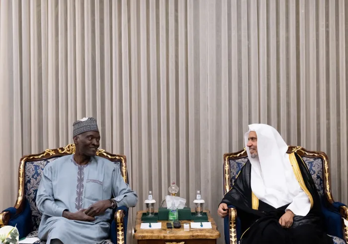 ‏استقبلَ معالي الأمين العام، رئيس هيئة علماء المسلمين، فضيلة الشيخ د.⁧‫محمد العيسى‬⁩ ‬⁩، في مكتبه، معاليَ وزير التعليم العالي والبحث العلمي والإبداع التكنولوجي في جمهورية النيجر، السيد ممادو سيدو