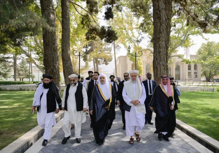 À l’occasion de la première visite officielle de la Ligue islamique mondiale à Kaboul.  Le vice-Premier ministre afghan organise un déjeuner en l’honneur du Secrétaire général de la Ligue islamique mondiale