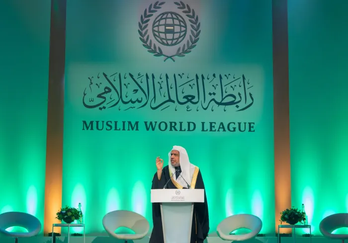 La Charte Mecque, signée par les muftis et les oulémas de la communauté islamique issus de diverses écoles et approuvée par les États membres de l’Organisation de la coopération islamique (OCI), est considérée comme la deuxième charte de ce genre dans l’histoire de l’Islam, après la Charte de Médine signée par notre Prophète Mohamed (paix sur lui)