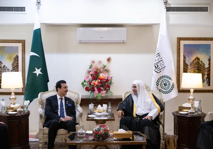 le Secrétaire général de la Ligue islamique mondiale, Président de l’Organisation des savants musulmans, cheikh Mohammed Alissa a reçu Yousuf Raza Gillani, Président du Sénat.