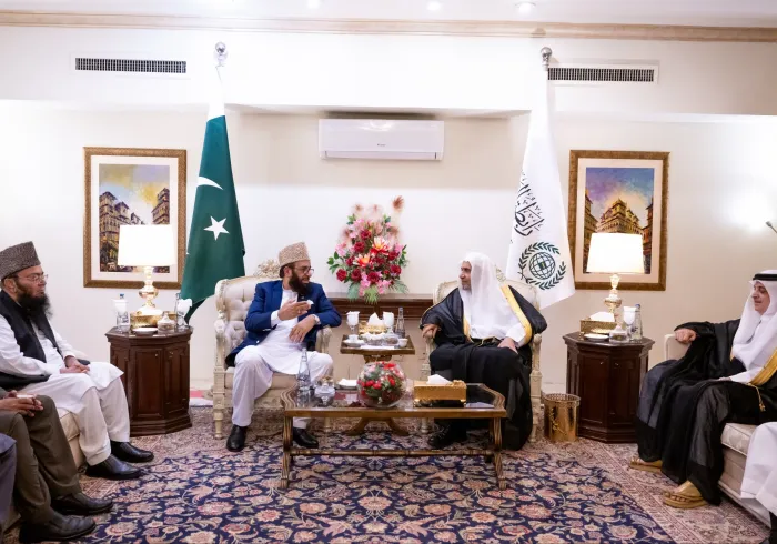 le Secrétaire général de la Ligue islamique mondiale, Président de l’Organisation des savants musulmans, cheikh Mohammed Alissa a reçu  M. Sardar Muhammad Yousaf, Ministre fédéral des Affaires religieuses et de la Tolérance.