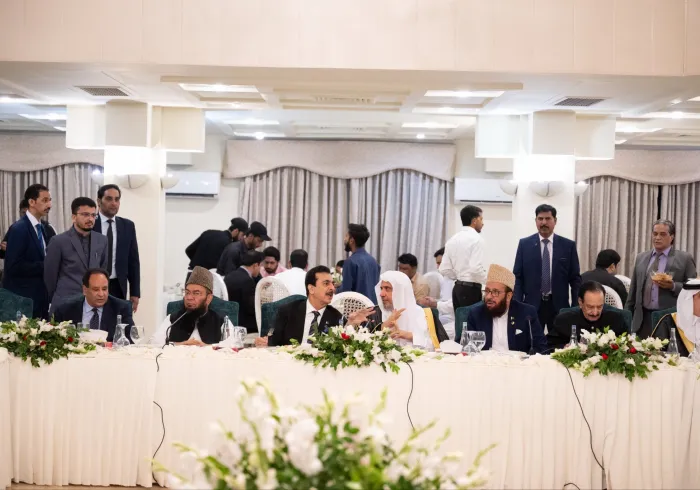 Les éminents oulémas de la République islamique du Pakistan ont offert un dîner en l’honneur du Secrétaire général de la Ligue islamique mondiale, Président de l’Organisation des savants musulmans, Cheikh Mohammed Alissa à l’occasion de sa visite dans la capitale, Islamabad. Un certain nombre de hautes personnalités ministérielles, parlementaires et diplomatiques ont été conviées à cet événement.