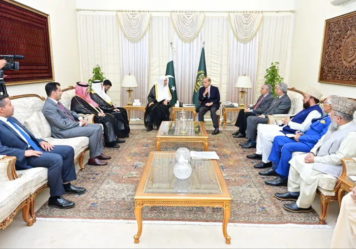 M. Muhammad Shehbaz Sharif, Premier ministre de la République islamique du Pakistan, a reçu, au siège de la Primature dans la capitale Islamabad, le Secrétaire général, Président de l’Organisation des savants musulmans, cheikh Mohammed Alissa