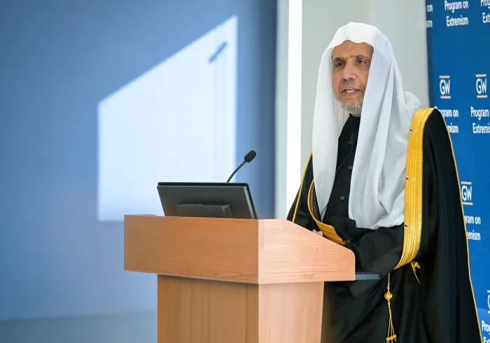 Mohammed Alissa donne une conférence à l’Université George Washington sur « la haine et les valeurs de l’Islam envers les adeptes des différentes races et religions.