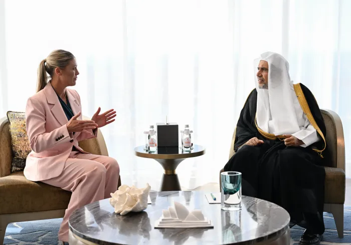 ‏استقبلَ معالي الأمين العام، رئيسُ هيئة علماء المسلمين، فضيلةُ الشيخ د.⁧‫محمد العيسى‬⁩ ‬⁩، في مقرّ إقامته بمدينة "سيدني"، معاليَ مفوضة الشرطة الفيدرالية الأسترالية، السيدة كريسي برت