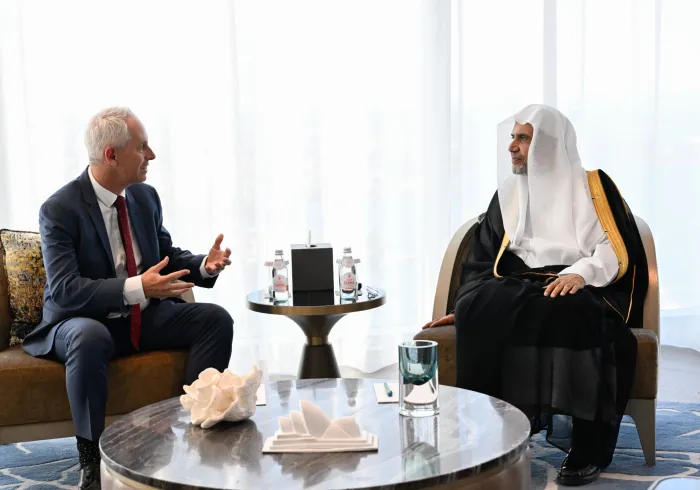 استقبلَ معالي الأمين العام، رئيسُ هيئة علماء المسلمين، فضيلةُ الشيخ د.⁧‫محمد العيسى‬⁩ ⁦‪‬⁩، في مقرّ إقامته بمدينة "سيدني"، معاليَ الوزير الفيدرالي للمهنة والتدريب، السيد أندرو جيلز