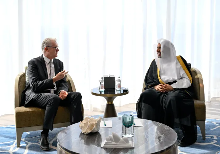 استقبلَ معالي الأمين العام، رئيسُ هيئة علماء المسلمين، فضيلةُ الشيخ د.⁧‫محمد العيسى‬⁩ ⁦‬⁩، في مقرّ إقامته بمدينة "سيدني"، معالي وزير الداخلية الفيدرالي، وزعيم الأغلبية في مجلس النُّوَّاب، السيد توني بيرك