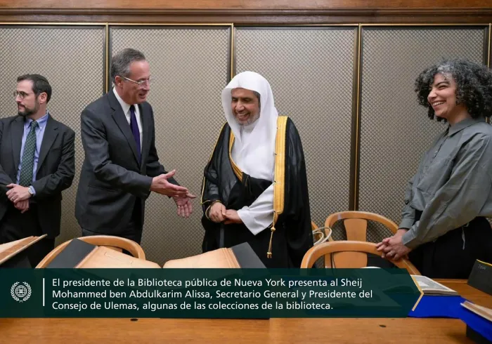 En la tercera biblioteca más grande del mundo: La Biblioteca pública de Nueva York recibió el Sheij Dr. Mohammed bin Abdulkarim Al-Issa, Secretario General, fue recibido por el presidente de la biblioteca