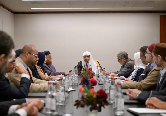 Cheikh Mohammed Al-Issa , Secrétaire général et Président de l’Organisation des savants musulmans, a rencontré plusieurs responsables religieux musulmans ainsi qu’un certain nombre de chefs d’entreprise venus de différentes régions du Royaume-Uni