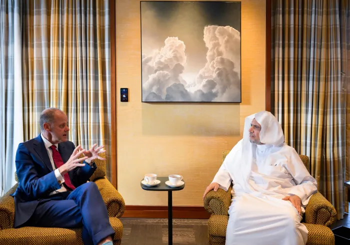 ‏استقبلَ معالي الأمين العام، رئيسُ هيئة علماء المسلمين، فضيلةُ الشيخ د.⁧‫محمد العيسى‬⁩‬⁩، في مقرّ إقامته، اللورد روسيل روك، واللورد جون ويلني، عُضوَي مجلس اللوردات في البرلمان البريطاني، والوفد المرافق لهما