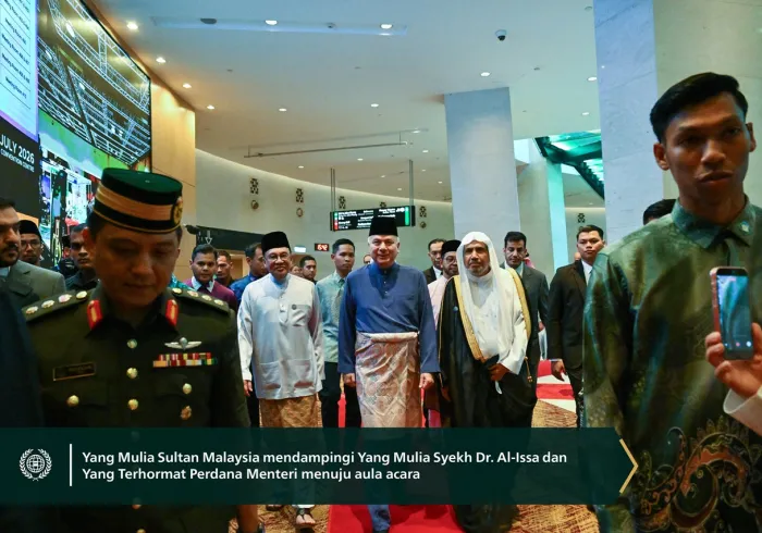 Yang Mulia Sekretaris Jenderal LMD sekaligus Ketua Organisasi Ulama Muslim, Syekh Dr. Mohammed Alissa , menyampaikan pidato pembukaan pada Konferensi Tingkat Tinggi Internasional Ketiga Para Pemimpin Agama