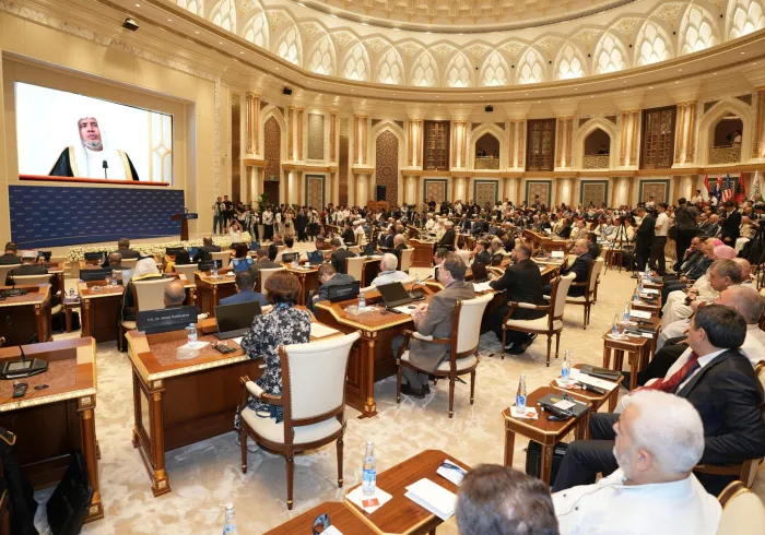 ‏في العاصمة الأوزبكيّة "طشقند"، وبحضورِ نحو 300 متحدثٍ من 40 دولةً حولَ العالَم: ‏شاركَ معالي الأمين العام، رئيسُ هيئة علماء المسلمين، فضيلةُ الشيخ د.⁧‫ محمد العيسى‬⁩ ‬⁩، بـ"كلمةٍ مُتَلفَزة" في الجلسة الافتتاحية للمنتدى الإسلامي الدولي الأول "الحضارة الإسلامية: طريقُ السّلام والتّسامُح والتّنوير"، الذي يحظى برعاية فخامة رئيس جمهورية أوزبكستان، السيد شوكت ميرضيائيف، وبتنظيمٍ مُشترَكٍ بين منظمة العالَم الإسلامي للتربية والعلوم والثقافة (إيسيسكو)، ومركز الحضارة الإسلامية في أوزبكستان.