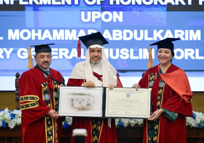La Universidad Nacional de Islamabad otorgó al Sheij Dr. Mohammed Al-Issa, Secretario General, un doctorado honoris causa en Filosofía de las Relaciones Internacionales