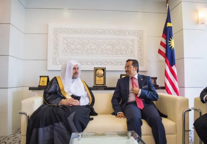 ‏معالي الأمين العام ملتقياً بماليزيا معالي الدكتور السيناتور أشرف وجدي الوزير برئاسة الوزراء الماليزية والخبير "الأكاديمي" الاقتصادي