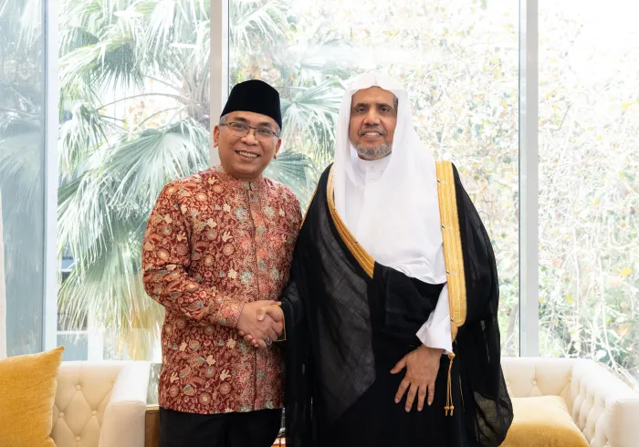 التقى معالي الأمين العام، رئيس هيئة علماء المسلمين الشيخ د.⁧‫محمد العيسى‬⁩، رئيسَ نهضة العلماء الإندونيسية، فضيلة الشيخ: يحيى خليل ثقوف