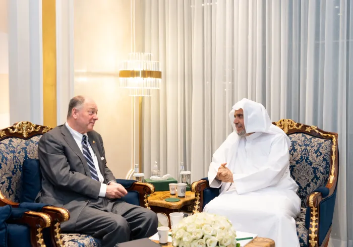 El Secretario General, presidente de la Comisión de Ulemas, el Sheij Mohammed Al-Issa, recibió esta noche en Riad al Sr. Jeffrey Steiner