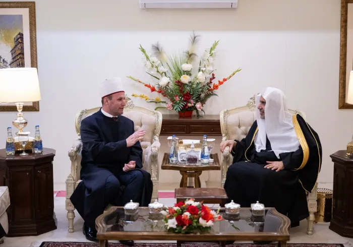 ‏استقبلَ معالي الأمين العام، رئيس هيئة علماء المسلمين، فضيلة الشيخ د.⁧‫محمد العيسى‬⁩ ‬⁩، بمقرّ إقامته في العاصمة الباكستانية "إسلام آباد"، فضيلة رئيس المشيخة الإسلامية، والمفتي العام لجمهورية ألبانيا، كبير الأئمة الشيخ بويار سباهيو