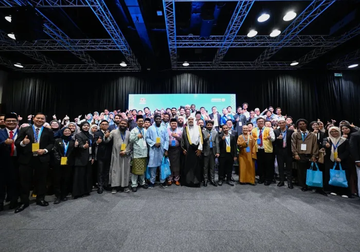 ‏Sekretaris Jenderal Liga Muslim Dunia Bertemu dengan Para Pemimpin Muda Terkemuka di Negara-negara "ASEAN"